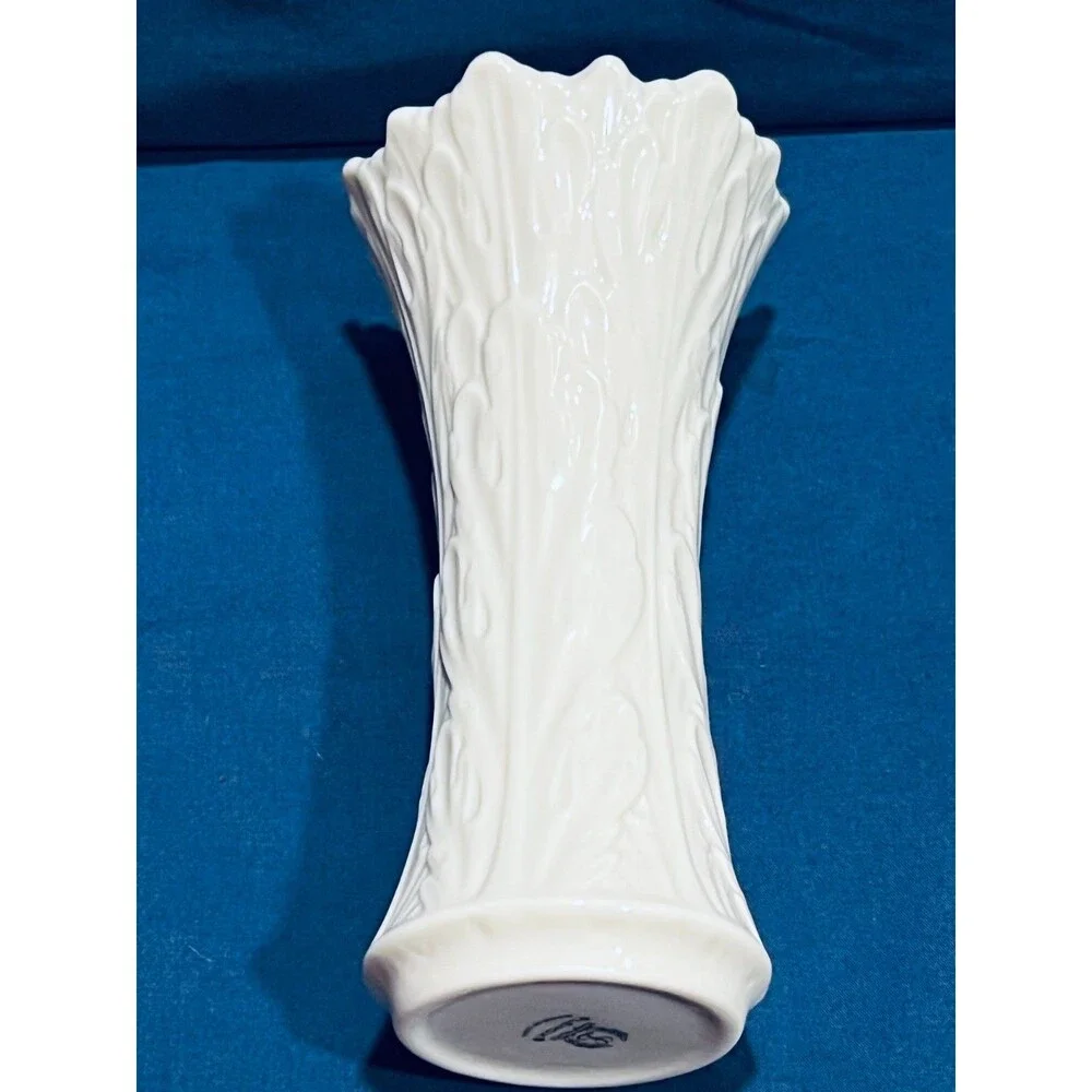 Vintage Lenox Woodland Vase Ivory Porcelain Acanthus Leaf Scalloped 6